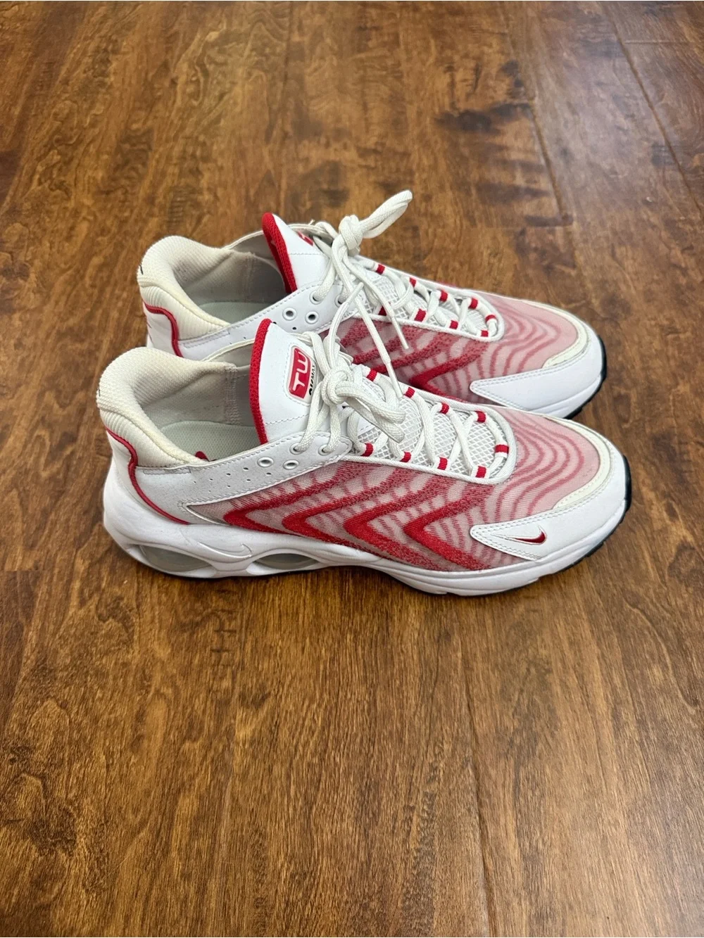 Nike Men’s White and Red Wave-Pattern Sneakers